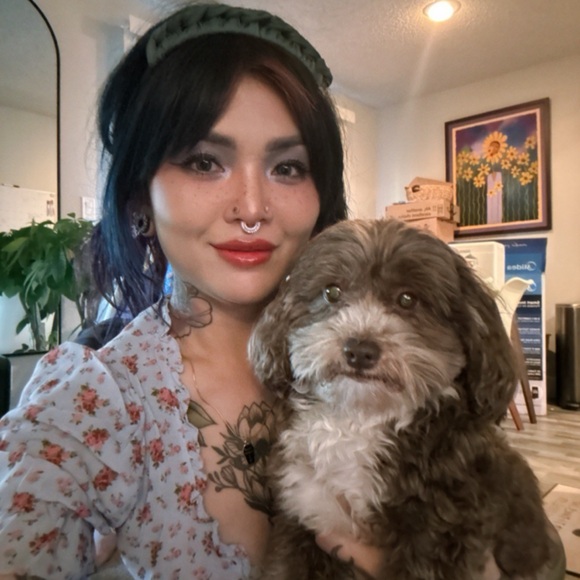 Meet the seller - Lorraine 👽 - Picture 1 of 6